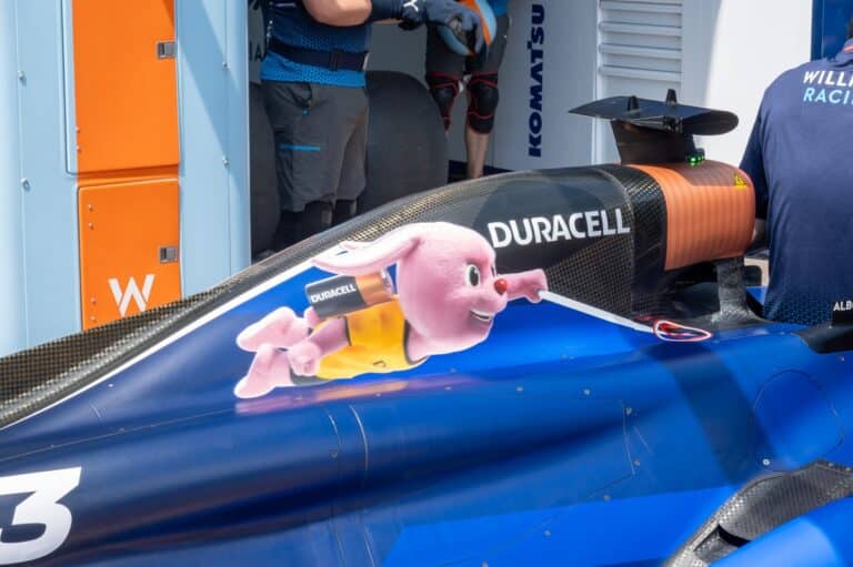 ウィリアムズ、モナコGPでマシンにピンクのウサギのペイント