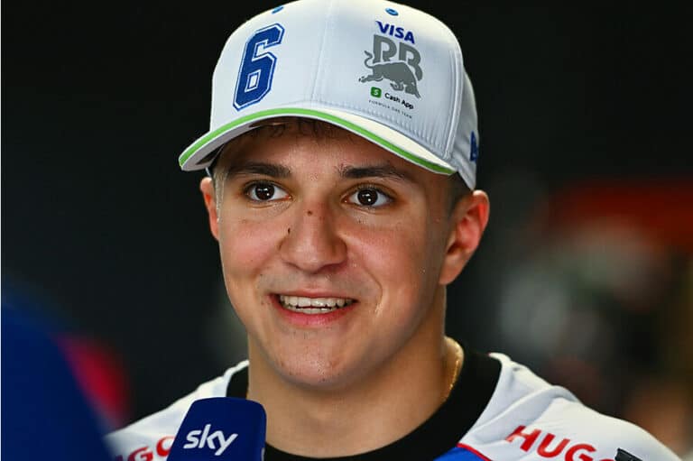 レッドブル、2026年ドライバーラインナップを発表-ハジャーを起用