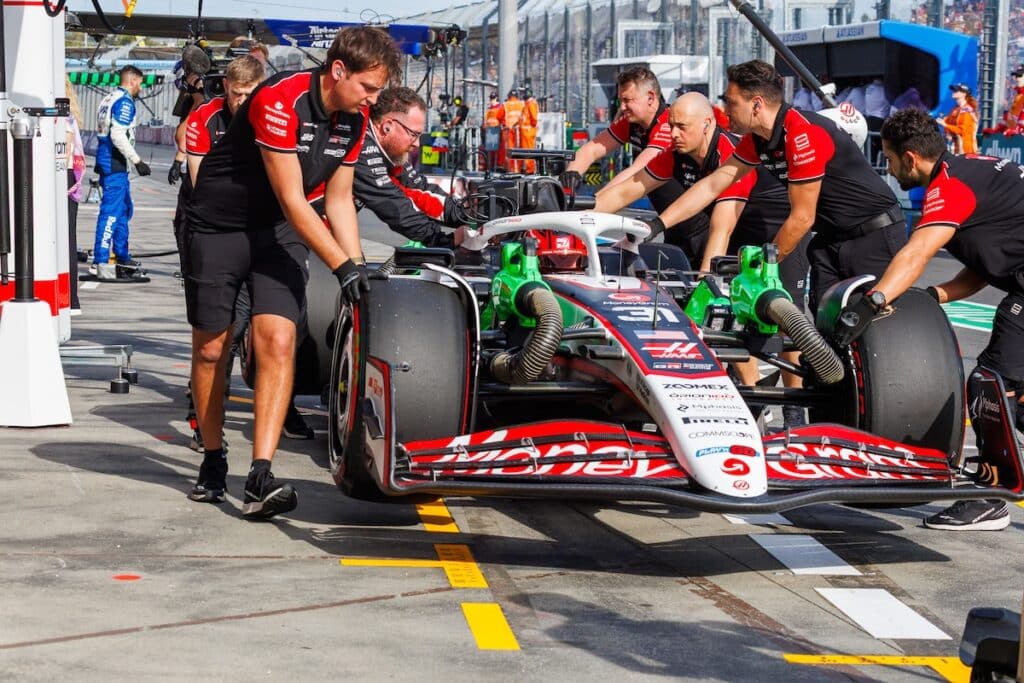 Haas car 31