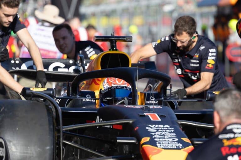 レッドブル復活：フェルスタッペン、灼熱のイモラで主導権を握る