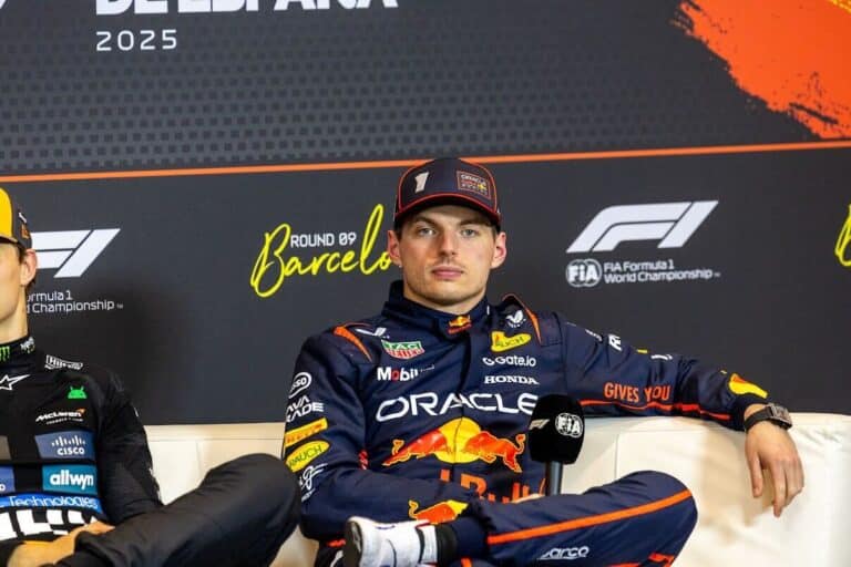 フェルスタッペン、ラッセルとの接触に関して謝罪