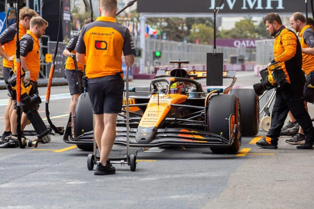 oscar piastri mclaren baku