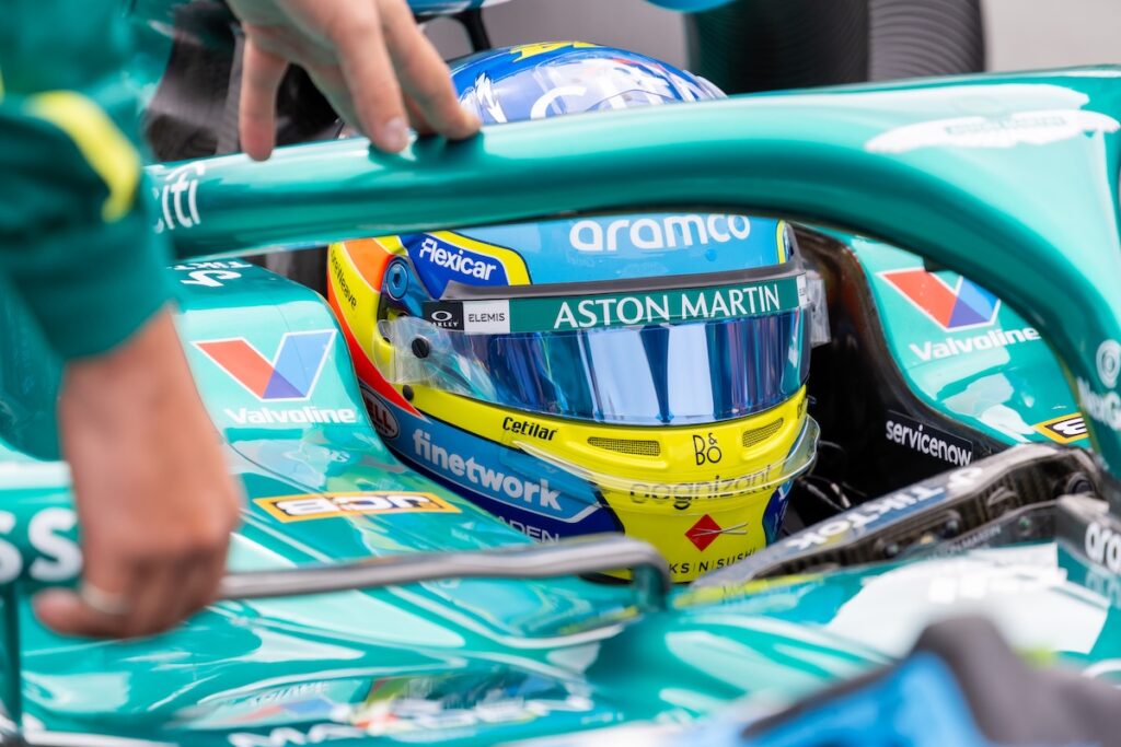 fernando alonso dutch aston martin