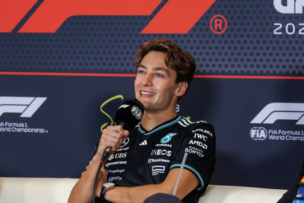 george russell mercedes sing