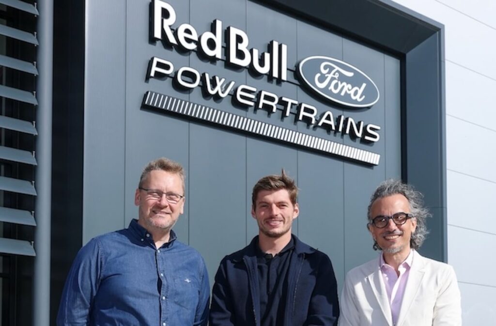 max verstappen ford laurent mekies （中央）マックス・フェルスタッペン（右）ローラン・メキース代表