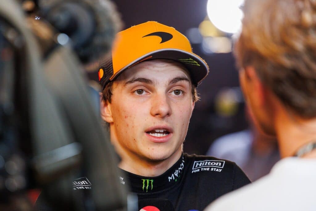 oscar piastri mclaren AD