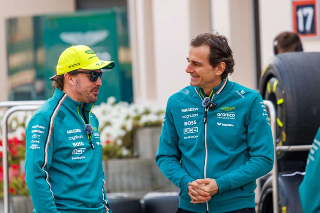 フェルナンド・アロンソ(左)ペドロ・デ・ラ・ロサ(右)