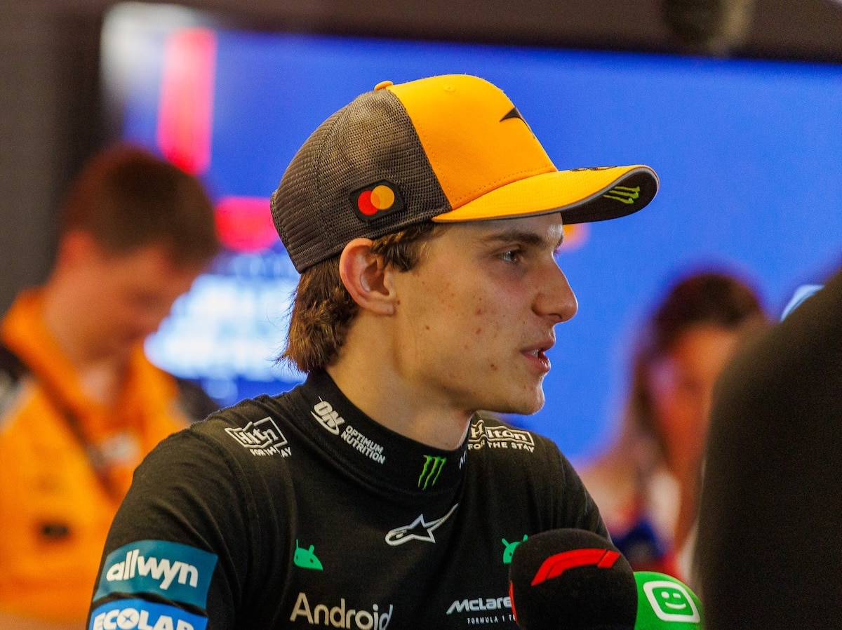 oscar piastri mclaren AD