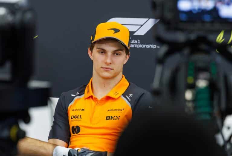 oscar piastri mclaren AD