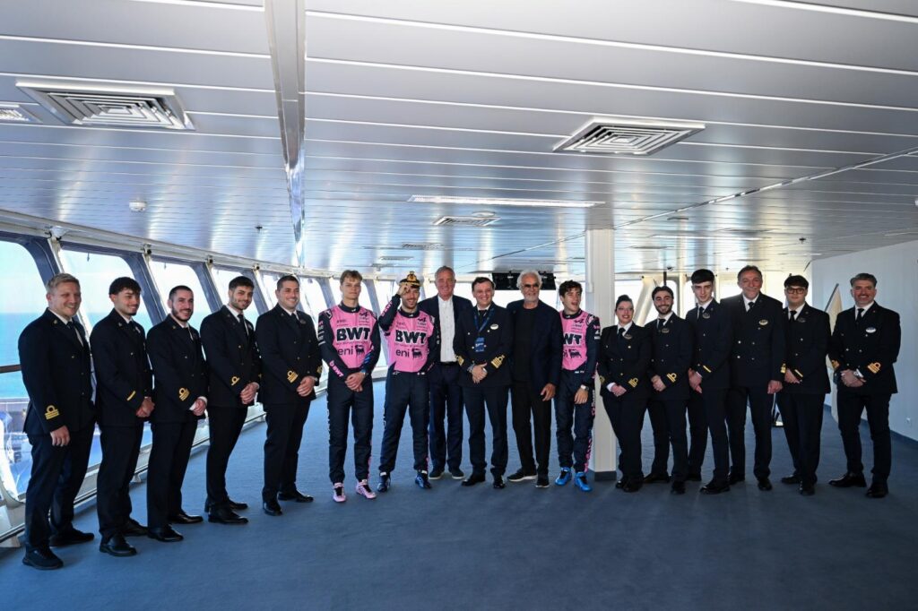 Alpine F1 Team 2026 Livery during season launch event aboard MSC Cruises ship
アルピーヌ、2026年用リバリー発表イベント