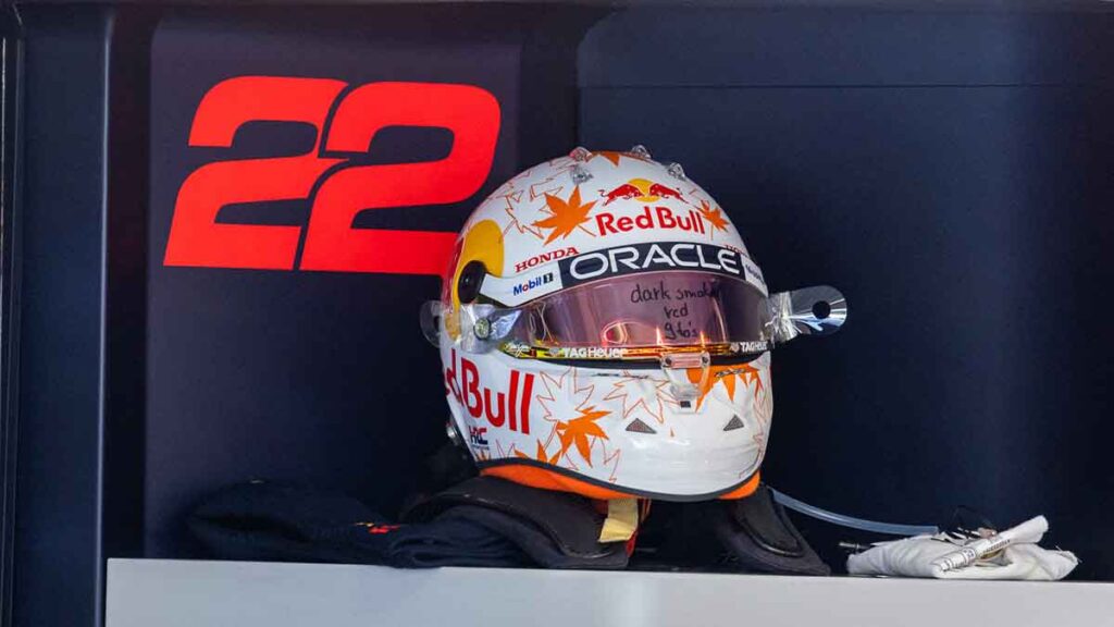 角田裕毅 RBR ヘルメット