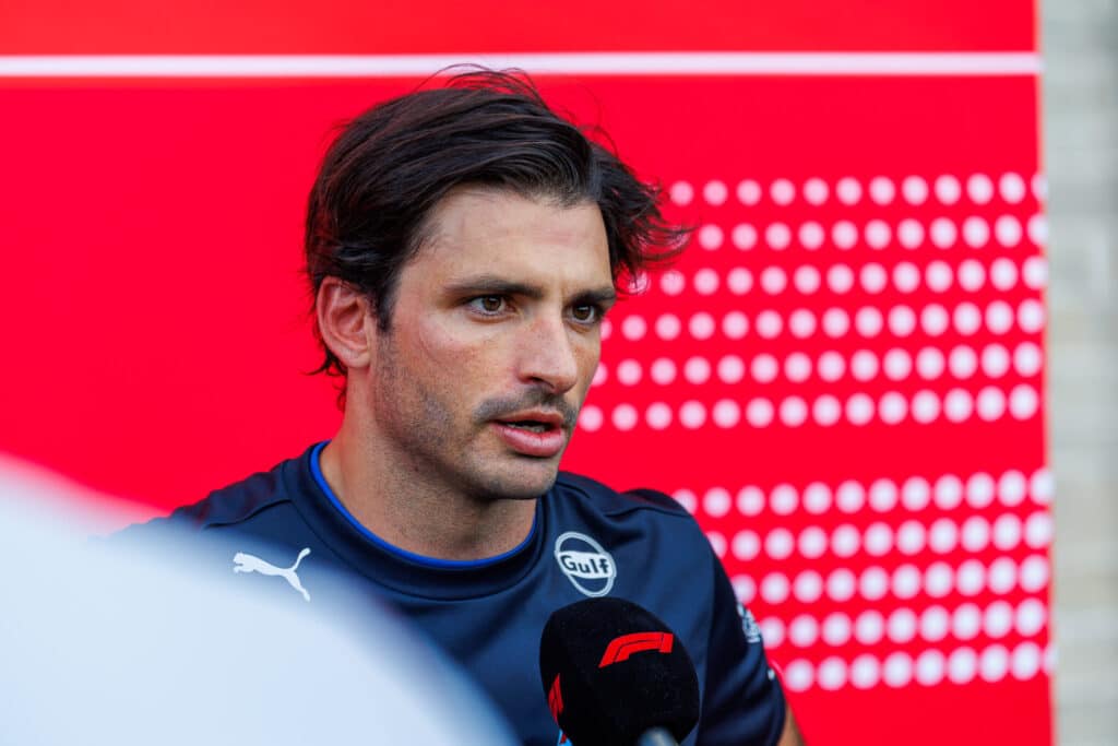 サインツ、ダカールラリーに挑む父へ温かいメッセージ