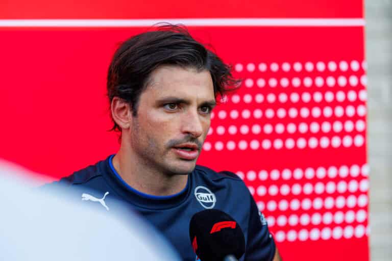 サインツ、ダカールラリーに挑む父へ温かいメッセージ