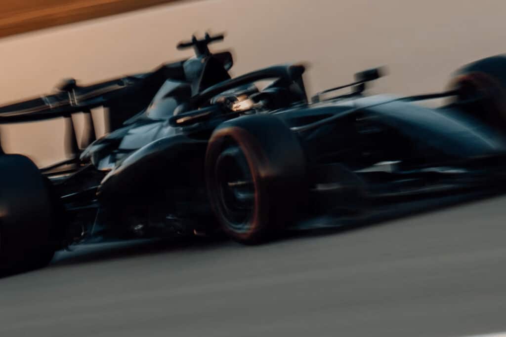 アストンマーティンとレッドブル、衝撃の“サイドポッド"を披露