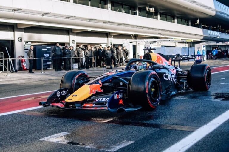 red bull racing isack hadjar rbpt バルセロナ冬季テスト初日