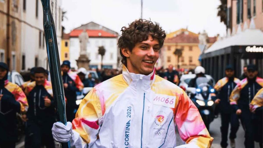 アントネッリ、ミラノ・コルティナ五輪の聖火ランナーを務める