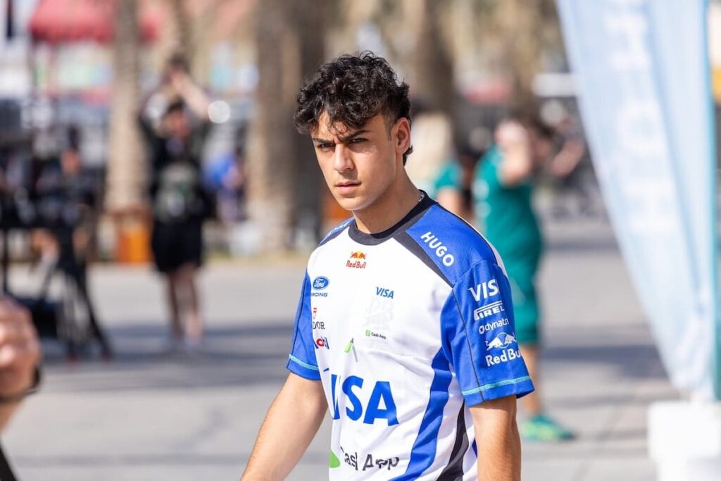 arvid lindblad racing bulls
レーシングブルズのアービッド・リンドブラッド