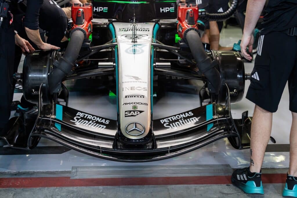 mercedes george russell bahrain