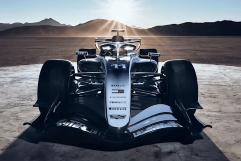 Cadillac キャデラック、スーパーボウルで歴史的リバリーを公開