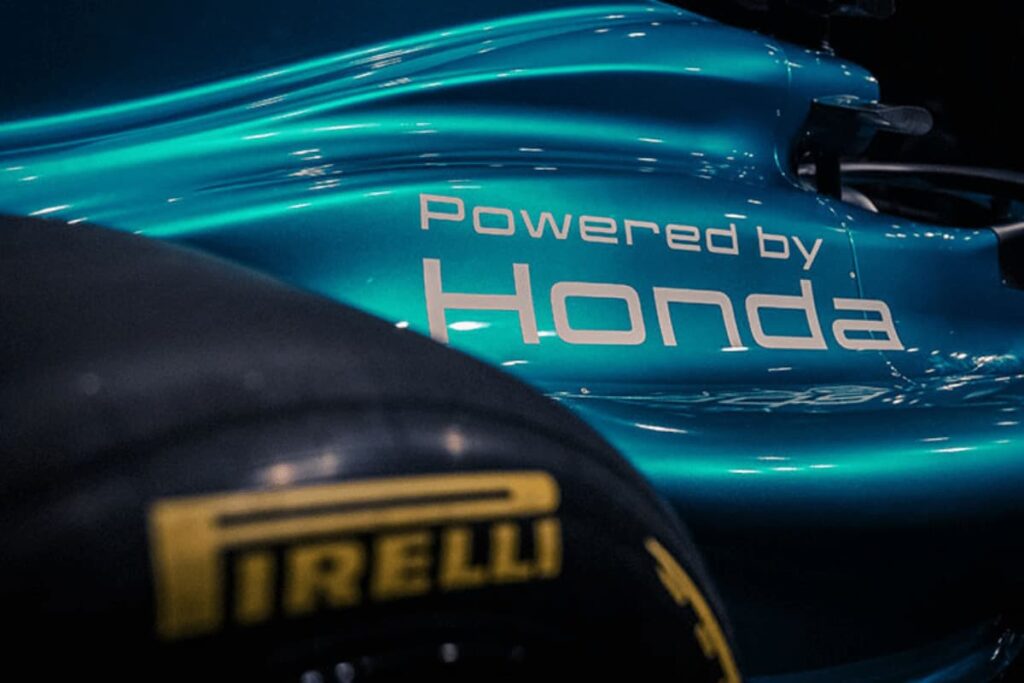 astonmartin アストンマーティン、遅れて初走行