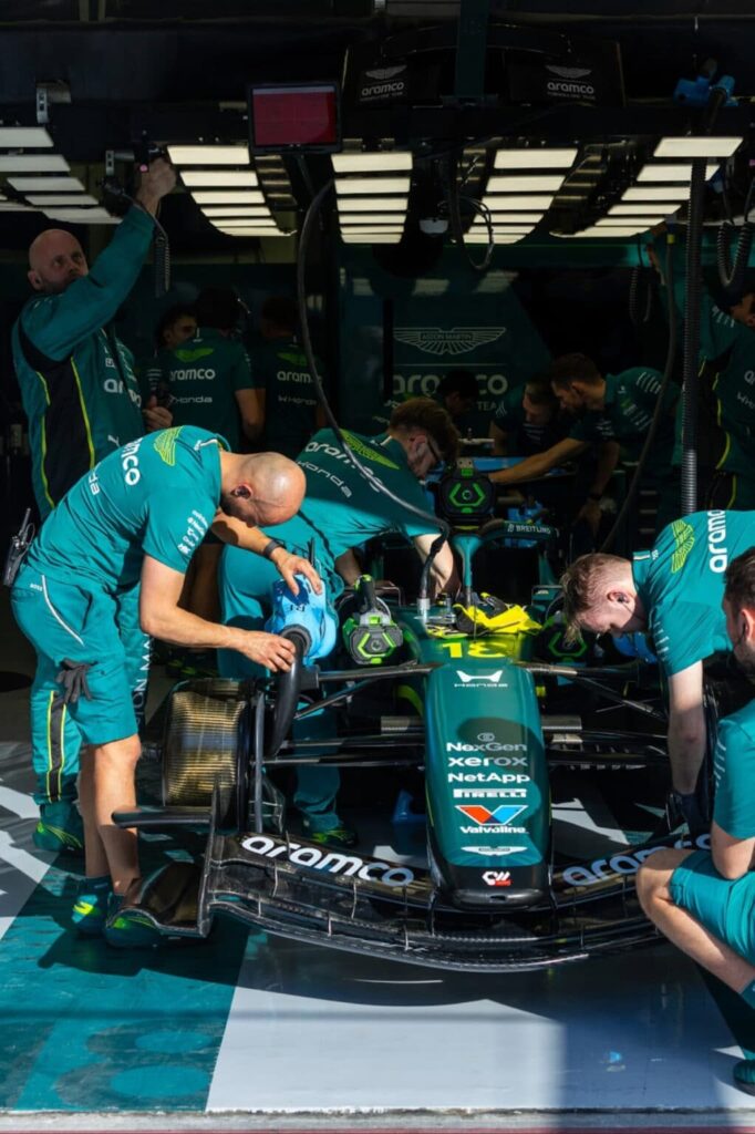 aston martin
アストンマーティン