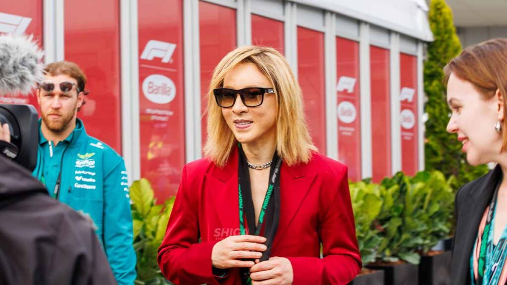 YOSHIKI、日本GPで“ヘビメタ君が代”披露！世界中が驚愕した異例の国歌演奏