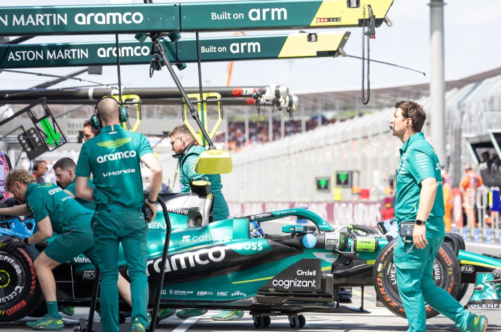 aston martin
アストンマーティン