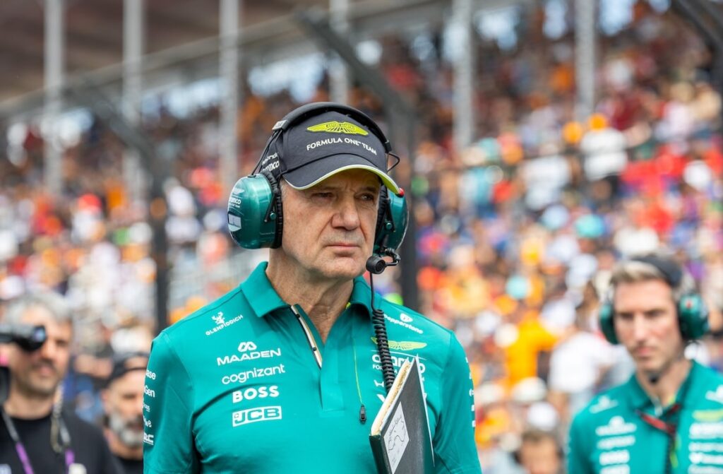 adrian newey aston martin
エイドリアン・ニューウェイ アストンマーティン
