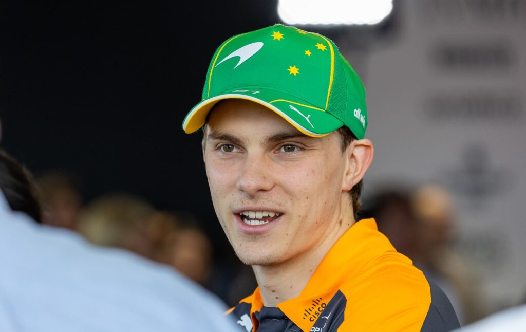 oscar piastri mclaren australia gp 2026 ピアストリ、母国GP決勝前にまさかのクラッシュ