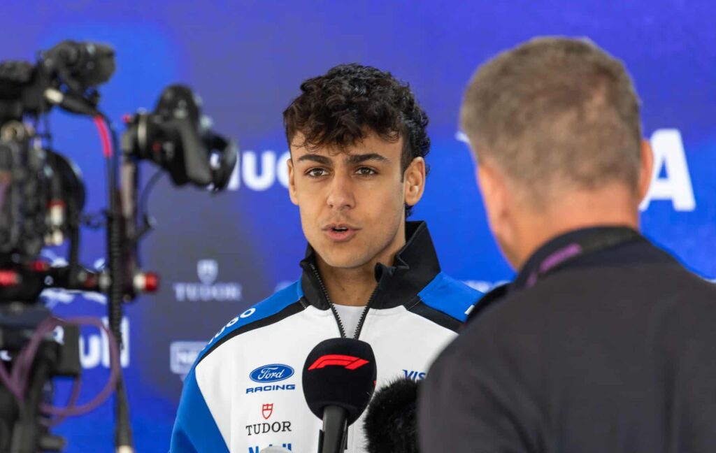 arvid lindblad racing bulls リンドブラッド、中国GP FP1でマシントラブル