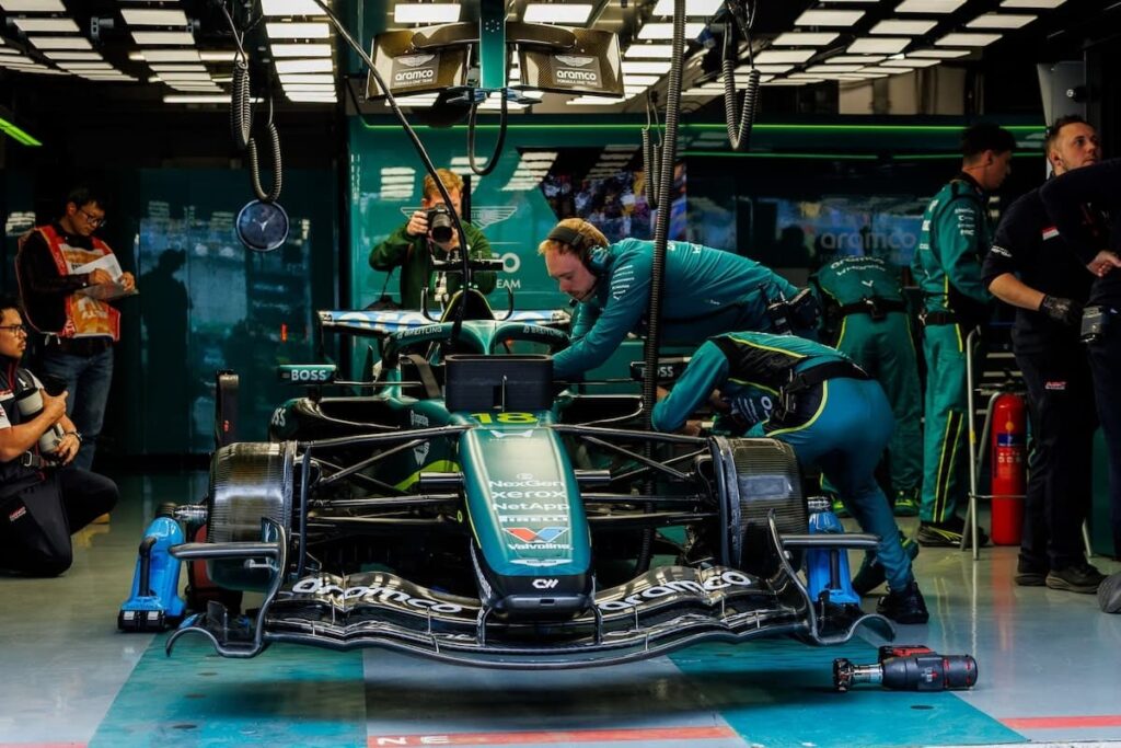 aston martin
アストンマーティン