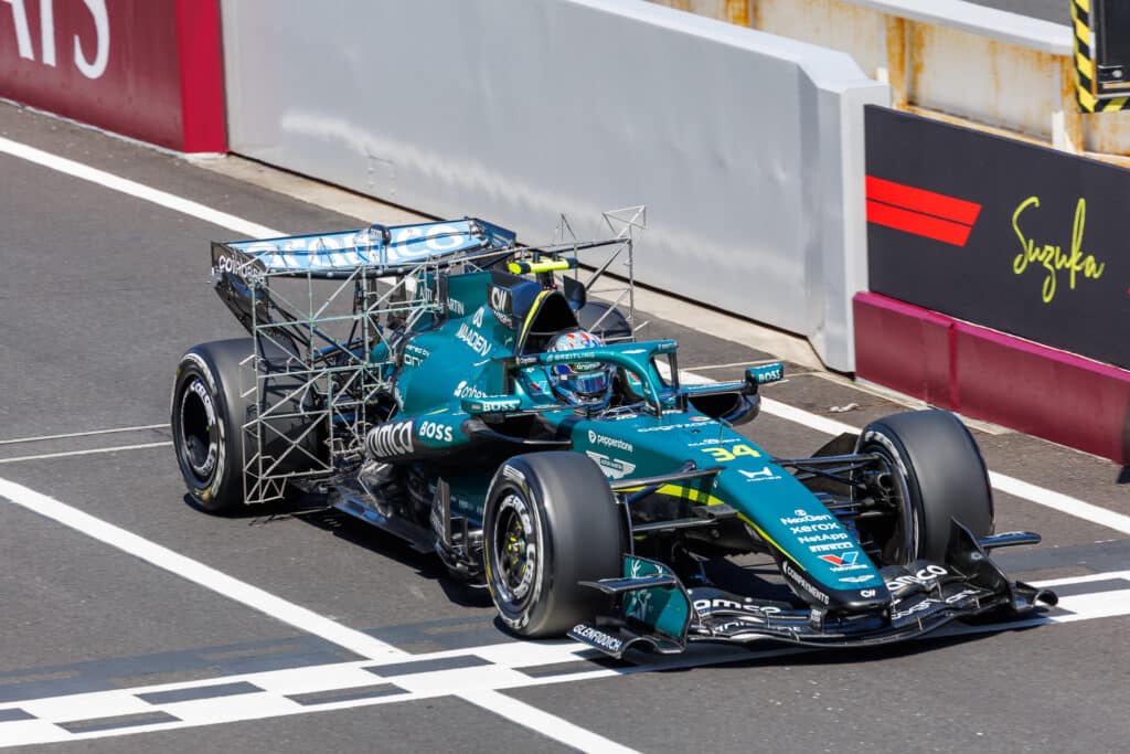 aston martin
アストンマーティン