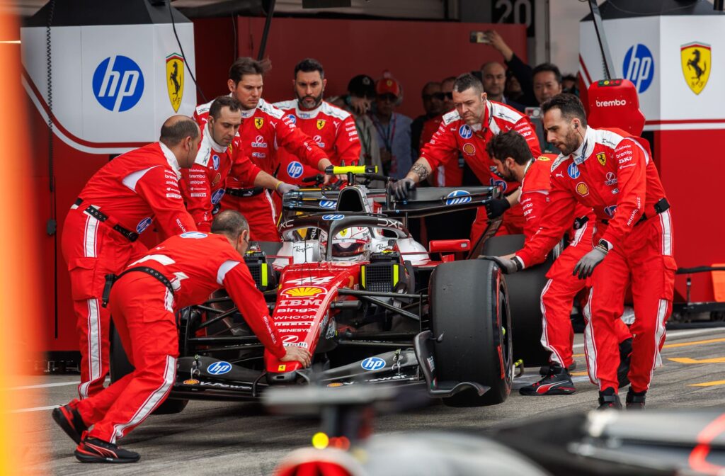 Ferrari Lewis Hamilton
フェラーリのルイス・ハミルトン