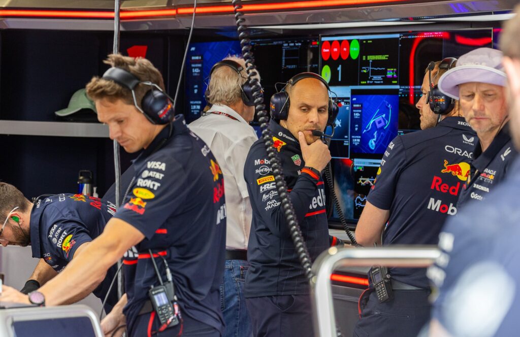 red bull 【動画】ランビアーゼ氏移籍の深層