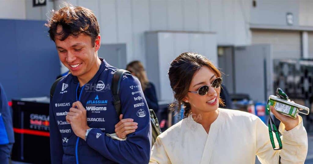 alex albon williams アルボンのロッカーに角田裕毅の写真