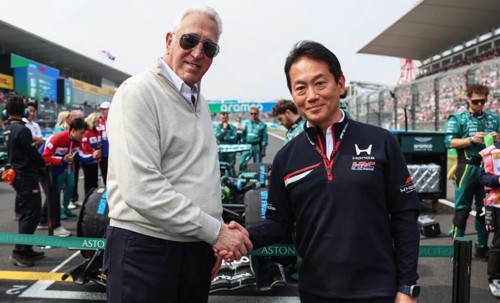 aston martin honda hand shake Suzuka
(左)アストンマーティンのローレンス・ストロール(右)ホンダ・レーシング(HRC)の渡辺康治社長