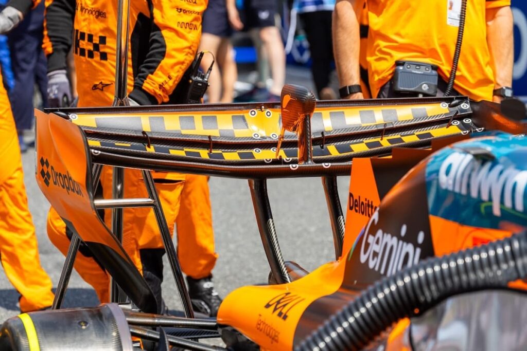 mcalren rear wing マカレナウイング、マクラーレンも追随か