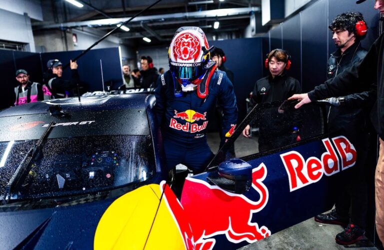 formel-1-max-verstappen-duell-fuji-supergt-gt500-2026 フェルスタッペン、富士の雨中スーパーGT対決でプロを上回る