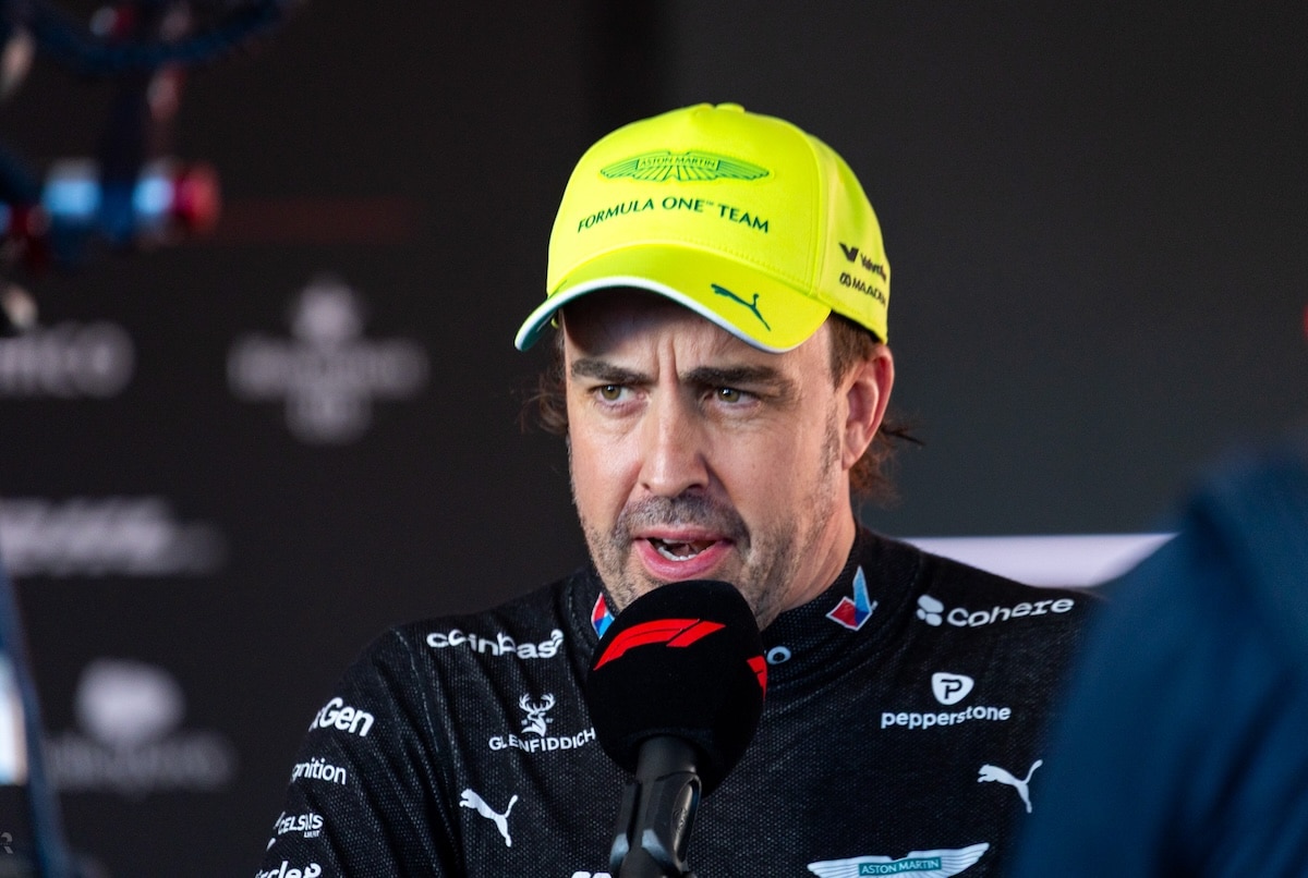 fernando alonso aston martin