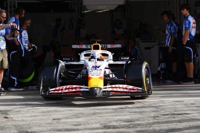 Nikola Tsolov tests VCARB02 at Imola – first F1 test